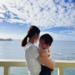 Misa Eto Instagram - ⁡ ⁡ 子供の可能性は無限大。 でも、ママだって無限大。 いや、ママこそ無限大！！ 自分で蓋をしているだけで 自分で蓋を取ればこれからどんどん広がっていくもの。 ⁡ 毎日育児をしながら、ヘロヘロになりながら それもまだ絶対にお母さんの存在が必要で 離れるとすぐに大泣き、一瞬でも目を離せない。 預かっていただける場所も活用させて頂きながらですが それでも、そんな環境で本当に母親の産後の 自分の為のスキルアップって一筋縄ではいかないし、 もどかしい同じ気持ちをしている人も多いのかなって。 子供は愛おしい、、、でも、 社会からは取り残されてしまったような感覚になったり。 ⁡ 今、私も同じ気持ちを抱えています。 各家庭で環境は違うと思うけれど 一人で頑張るのは限界がある... まず自分の事だけを考える時間を確保することが難しいから。 ⁡ だからこそ！ 周りの協力があってこそだと思うのです。 人の力を借りる、のも才能であり技術なのだと 最近の私の深い学びです。 ⁡ 頑張れちゃう、全部自分でやれちゃう 人に助けてって言えない、そんな人こそ 周りの人にサポートしてもらう環境を整える事と サポートしてもらえるような自分で在ることが 必要なのではないかと思います。 自分がコントロールできることだけに集中して 人と比べず、自分に出来ることを取り組みます✊🏻 ⁡ 母親としての私、妻としての私 そして私自身も私の為に 無限大の可能性を信じてあげたいなって思います！ ⁡ ⁡ 自分や愛する家族、応援してくれる仲間がいてくれたらもうそれで十分突き進める✨ 夫が、私のためにサプライズで勉強机を組み立ててくれたので、なんだかしんみりしているのです。笑 夫の頑張りに刺激を貰っています。 だからこそ私も私で頑張るぞ！ ⁡ と、みなさんの中にも同じ気持ちの方いらっしゃるのかな?って思って素直な気持ちを書いてみました。 肩の力を抜いて、一緒に頑張りましょう😌 ⁡