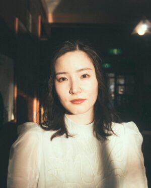 Misako Renbutsu Instagram - ドラマ 理想のオトコ
今夜最終回です☺︎

〝理想〟って？と右往左往してきた燈子ですが、その彼女が導き出した答えを ぜひ見届けてください💐

写真は、どちらも最終日の現場にて。
私の写真は、まさにクランクアップした直後、ミツヤス先生こと安藤さんが撮ってくれました。寂しいようなホッとしたような、いろんな感情が混ざった顔してて、見る度に現場を思い出す1枚。