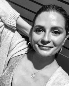 Mischa Barton Instagram - challenge accepted #womensupportingwomen - girls rule! especially my 2 awesome sisters but all the strong ladies out there thanks for nominating me @juleswstylist_ #challengeaccepted