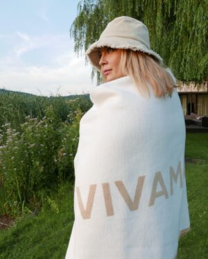 Mischa Barton Instagram - Having the most amazing summer time vibes at Vivamayr here on the lake in Austria. I love this place so much because of its natural beauty & blend of holistic medicine but always supported by the most amazing qualified doctors… giving you the best advice & the opportunity to feel totally healthy & renewed each time you leave here. Viva VIVAMAYR! 🌊🏞🤍💕

@vivamayrmariawoerth

📸 @gianmarcoflamini