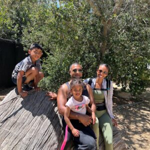 Mishael Morgan Instagram - Staying active with the fam! #saturdayhike #familyhike