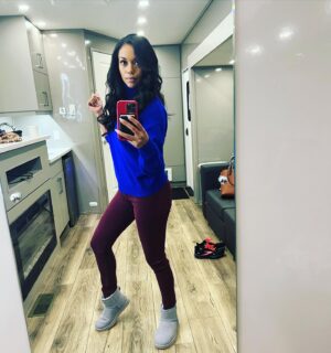 Mishael Morgan Instagram - Hair done, nails done, everything did for this girl! Hahaha. Say 👋 to Mona! Such a fun project can’t wait to share more very soon. #shootingathome #torontoshoot #workinghardandhardlyworking