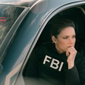 Missy Peregrym Instagram - Absolutely fine to watch my team do all the hard work. 
New @fbicbs episode tonight!