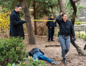 Missy Peregrym Instagram - BTS of this weeks new @fbicbs episode.
This caption almost put me to sleep. But the show won’t!!! Check out the return of Maggie’s sister, Erin, and see how perfectly easy their relationship is 😭