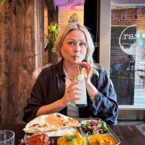 Mitsou Gélinas Instagram - Quels sont vos restos favoris pour vous dépayser les papilles? ⁠
⁠
⬆️ Cliquez sur le lien dans ma bio pour découvrir les nôtres, ou rendez-vous directement sur MitsouMagazine.com!