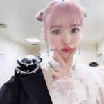 Miyabi Natsuyaki Instagram - I today🐼❤️ 写真いっぱい撮ったから のせちゃお🍒 こちらでも ライブの感想まってる🎀💕 今のマツエクよく見ると さりげなくピンク入ってて かわいいの🩷 @kokeshi0927 こけちゃんてんきゅ🩷 髪色ピンクが好評みたいで うれしい🍒💕 @maria_bigami ﾏﾘｱﾅてんきゅ🩵