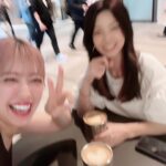 Miyabi Natsuyaki Instagram - ❤️💕❤️💕❤️ 聞いて聞いて〜💓 柴田さんと初めて ランチ行ってきたの𓌉◯𓇋‪ ずっと会いたかった先輩o̴̶̷᷄ ̫ o̴̶̷̥᷅💕 話したいことがありすぎて 時間たりませーーーーーん♡🥹 って事で次また会う約束も してきちゃった🫶🏻 あゆみお姉さまと乾杯できる日が くるなんて。。 はぁ〜幸せ❤️ （次はお酒で♡🍻） エプロンしてるあゆみお姉さま 貴重すぎる〜💕 @shibataayumi222 🍈💚 #メロン記念日 #柴田あゆみ さん♡