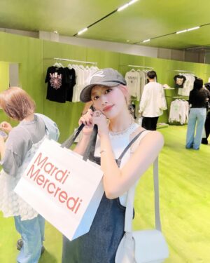 Miyabi Natsuyaki Instagram - ❤️💕❤️💕❤️

聞いて聞いて〜💓
柴田さんと初めて
ランチ行ってきたの𓌉◯𓇋‪ 

ずっと会いたかった先輩o̴̶̷᷄ ̫ o̴̶̷̥᷅💕
話したいことがありすぎて
時間たりませーーーーーん♡🥹

って事で次また会う約束も
してきちゃった🫶🏻
あゆみお姉さまと乾杯できる日が
くるなんて。。
はぁ〜幸せ❤️
（次はお酒で♡🍻）

エプロンしてるあゆみお姉さま
貴重すぎる〜💕
@shibataayumi222 🍈💚

#メロン記念日 
#柴田あゆみ さん♡