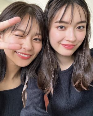 Mizuki Kayashima Instagram - ⁡
Seventeen秋冬号今日から発売です〜☺︎︎
可愛い可愛い永瀬の莉子ちゃんとのオフショット📸