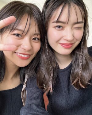 Mizuki Kayashima Instagram - ⁡
Seventeen秋冬号今日から発売です〜☺︎︎
可愛い可愛い永瀬の莉子ちゃんとのオフショット📸
