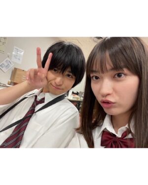 Mizuki Kayashima Instagram - ⁡
「最高の教師」ご覧頂きありがとうございました。
まずは皆様に無事に最終回までお届けできたことにホッとしています。
この作品を見ての解釈や感じ方は人それぞれだと思います。皆さん一人一人の心にちゃんと届いていたら嬉しいです。
⁡
役作りをするにあたって沢山悩みました。プレッシャーや責任感も沢山感じて心が折れそうになったこともありました。でも任せてもらったからにはやらなくちゃいけない、皆さんにとにかく素敵なものを届けたい、その一心でみんなで魂込めてどのシーンも撮影しました。
⁡
主演の松岡さんにはいつも助けていただきました。疲れなんて全く見せず私たちを温かく迎え入れてくださり、お芝居の面では色んな所で引っ張ってもらいました。すごく勉強になる毎日でした。
⁡
監督やスタッフの皆さんは、私たちがお芝居しやすいような環境を全力で作って下さり支えて下さりました。
⁡
そしてキャストのみんなとは悩んだ時や困った時にはお互いに支え合って、みんなから沢山の刺激を貰いました。
⁡
皆さんには本当に感謝しかありません。
ありがとうございました。
⁡
こんなに恵まれた環境の中でお芝居ができたこと、この作品にそして素敵な仲間に出逢えたこと、とても幸せです。
⁡
もっともっと成長できるように頑張ります。
