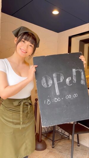 Mizuki Hoshina Instagram - バイト先まで来ちゃったの？♡

#DMM電子写真集配信中☕️