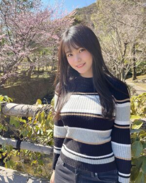 Mizuki Hoshina Instagram - はじめての鹿児島県🌸
#仙巌園 からの#桜島 ⛰

桜と梅が満開🥰
もうすぐ春です🌸