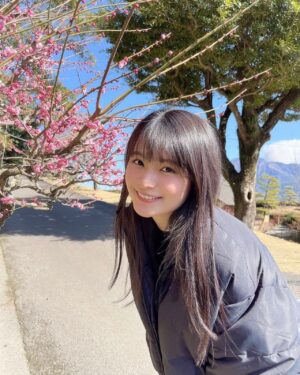 Mizuki Hoshina Instagram - はじめての鹿児島県🌸
#仙巌園 からの#桜島 ⛰

桜と梅が満開🥰
もうすぐ春です🌸