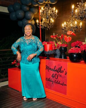 Mmabatho Montsho Instagram - Wrapping Libra Season celebrations 🎈Thank you to my family for a beautiful and unexpected “surprise” dinner party, and a memorable time together ❤️🖤❤️🖤
(P.S. Thanks all for the wishes. My bday was last week 🙏🏾)