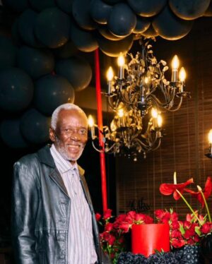Mmabatho Montsho Instagram - Wrapping Libra Season celebrations 🎈Thank you to my family for a beautiful and unexpected “surprise” dinner party, and a memorable time together ❤️🖤❤️🖤
(P.S. Thanks all for the wishes. My bday was last week 🙏🏾)