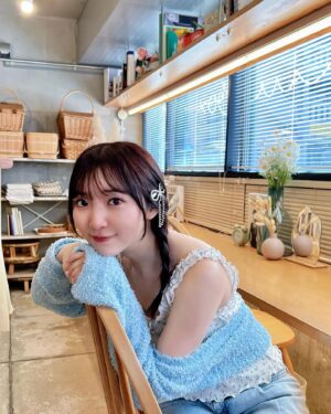 Moe Toyota Instagram - 🤍🩵

三つ編みしてたのに片方取れてた🥲🥲

#もえしふく