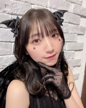 Moe Toyota Instagram - 3月も花粉がしんどいけど
健やかに息していこうね☺️

小悪魔verのグッズもあるよ👿
どっちがすき？👼👿

#もえしばーすでー2024