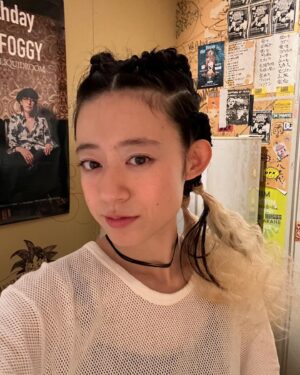 Moeka Shiotsuka Instagram - OOOYY @oooyy_hair 20th anniversary !!
髪型も、衣装も可愛くしてもらった

dodoさんといっぱい話せたのも、嬉しかったです😉

hm @nakazonomami 
hm assistant @miuyuishimaru 
st　@nicovovivav
