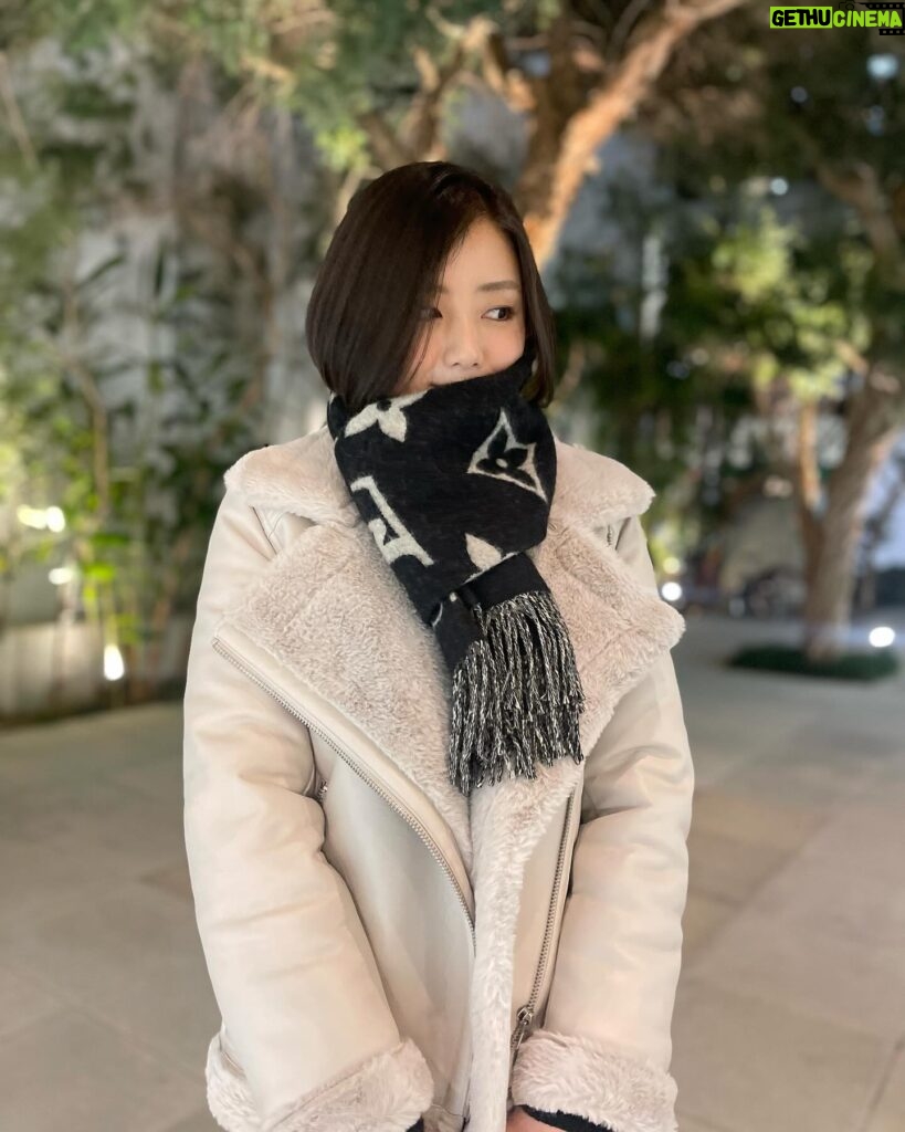 Moemi Katayama Instagram - ❄️ 今年は暖冬なので油断してたけど 冬なのですよね❄️ 風邪などに お互い気をつけましょうね...☃️ #moemikatayama 【注】 今日（雪の日）はこんな薄着ではないです。防寒一択です。