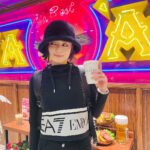 Moemi Katayama Instagram - 🥞 クアアイナ ネオンが可愛い🎡 パンケーキについてた ココナッツソースを初めて食したのですが 美味し過ぎて幸せすぎました ばちばちにカロリー摂取できそうな味だけど たくさんかけました🥥 コーヒーにも合うんだわこれが。 また食べたい...🤤🤤🤤 実は今月はいつもより告知が多くなりそうです 告知の時も ぜひ読んでもらえたら嬉しいです♡ #クアアイナ #パンケーキ #moemikatayama