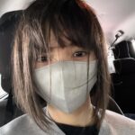 Moga Mogami Instagram - 自分のことを落ち込ませてるのって 結局自分の思考なんだよなあー。 そして前向きになれない時は 気候だったり、アレルギーだったり、病気だったり PMSだったり、気質だったり、誰かに何か言われて バランスの取り方が少しわからなくなってるだけ そんな時こそ10分でも集中できることをやると 状況がガラッと変わってたりする 人に気持ちを吐露するのも 運動も深呼吸も 美味しいものを食べるのも 全てそう 嫌なことがあった時 それを上回る楽しいことがあれば 人って切り替えられるよね。 すぐには無理でも、思い出してしまっても その時間だけは解放される。 娘のイヤイヤ期は ・やりたいことはやらせる ・選択肢をいくつも用意しとく ・否定せず、おもいっきり褒める ・たくさん愛を伝えて抱きしめる って頭に入れていたけど きっとそれは大人にも大事なことだなあって思ったり 過去は変えられないけど "今"は自分で選んでいけるし 未来はわかんないけど 間違いかどうかとか 失敗を恐れるとかじゃなく うれしくて 楽しい選択をしていこ。 メントスは大人が美味しく頂きました🤤 DUOの贅沢感よき オーメン:ザ・ファースト 不気味感より、美しさがあって引き込まれた。 強風の日あったよね。 最後の写真、ちょっと顔怖いけど、笑 小学生ちゃんが描いてくれた私だよ。😏