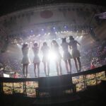 Moga Mogami Instagram - 今日ちょうどもが単で 「終わりがあること」について話していたんだけど 帰ってきて色々ひと段落したら、でんぱ組の解散のニュースがでていて。 今まさに生きていることを考えると 終わりを想像することってなかなか難しいよね。 でんぱ組にいた頃もそう、終わりなんて考えたことがなかった。 このグループのために私にできることは何か？ "今"をいかにして生き抜くか？ そんなことを常に考えて走り続けたあの時間は 大変で、楽しくて、苦しくて、愛おしい日々だったのだなって思う。 最近、当時の私の様子を友だちが話してくれたことがあって 本当に尖っていたと言われたし 「接し方がわかんなかった」と言われるくらい 何に対しても余裕がなかった。 それが嫌だった人もきっとたくさんいただろうけど あの時にできる精一杯の力で、でんぱ組を支えたかった。 そのくらい命懸けで全てを捧げたのはでんぱ組以外になくて 何よりも大切なグループだった。 だからこそ、なのか、自分のキャパオーバーで 脱退してしまった私はもう関わったり 何も貢献できない立場にいるのだけど 肩の荷が下りたような感覚でいて。 思うこと、は色々あったとしても 現メンバーがエンディングという選択をしたということ。 それは、学校を卒業するとか、引っ越すとか、会社を辞めるとか この世には永遠がないのと同じくらい自然なことで いつかはやってくる、のいつか、がやってきただけ。 忘れないし、無くならない。 おつかれさま、ありがとう。