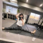 Moga Mogami Instagram - 筋トレデー。 お尻を中心にとことん追い込んで 良い感じに筋肉痛が来そうです😂 @abekazu_fitness さんいつもありがとうございます！ 3枚目、ケトルベルってロシアで生まれた トレーニング器具なんだって。 形かわいいなーと思って顔つけたらやっぱりかわいい。笑 5枚目、そろそろサマーカットしようかな？ ていうシオちゃん触角のびまくってます。かわいい。 ここ数日、寒かったり暑かったり調整が難しいね。 体調に気をつけて楽しく過ごしたいね🤤 みんな幸せになりますように。