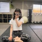 Moga Mogami Instagram - 筋トレデー。 お尻を中心にとことん追い込んで 良い感じに筋肉痛が来そうです😂 @abekazu_fitness さんいつもありがとうございます！ 3枚目、ケトルベルってロシアで生まれた トレーニング器具なんだって。 形かわいいなーと思って顔つけたらやっぱりかわいい。笑 5枚目、そろそろサマーカットしようかな？ ていうシオちゃん触角のびまくってます。かわいい。 ここ数日、寒かったり暑かったり調整が難しいね。 体調に気をつけて楽しく過ごしたいね🤤 みんな幸せになりますように。