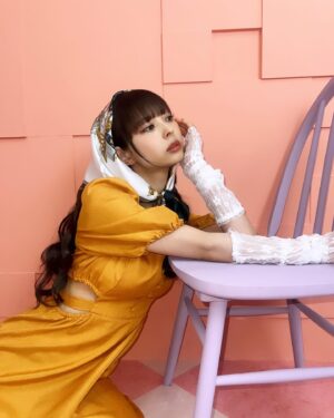Moga Mogami Instagram - 最近はロングとショートと色々撮ってるよん

@yumikasawanishi さんが良い感じに
可愛くヘアセットしてくれる〜〜

地毛伸びてきたから
エクステつけるか
傷んでるところ切っちゃうか
ずっと悩んでる
