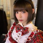 Moga Mogami Instagram - ロングな写真が多かったので、 地毛のボブな近影です。 髪伸びたよ〜。 このまま伸ばして縮毛矯正したいの。 実はめっちゃ癖っ毛だから🤣 @andromeo_official さんの撮影だったけど 普段着ない服だから新鮮でした🤤 年齢はただの数字って唱えながら挑んでた。