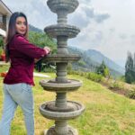 Mokksha Instagram - I am the Colour of my own canvas 😋😄 Captured by @frosh.ambitious Makeup and hair @bercy_alex #mokksha #born #queen #kodaikanal #diaries #tamil #film #nature #lover
