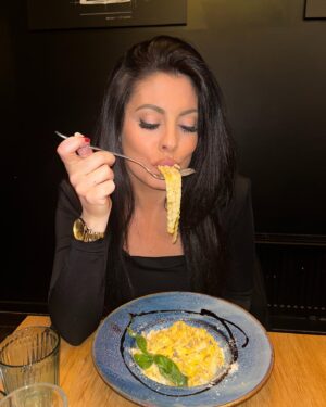 Molie Pasqualini Instagram - A votre avis elles étaient bonnes mes pâtes 🍝 ? 😋😋