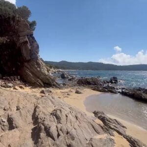 Molie Pasqualini Instagram - Une des plus belle plage que j’ai vue en France 🥰