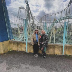 Mollie Gallagher Instagram - Theme park queens xx
The best day ❤️

@thorpeparkofficial 
@jayjayprofficial 
#gifted