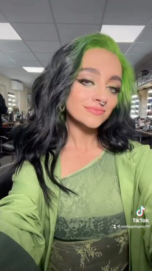 Mollie Gallagher Instagram - Transforming into billie lol 💚
Hair- @charliewilkinsonhair 
Makeup- @nikkihughesmua 
Design- @marcosgmakeup 
Tan- @fakebakeofficial