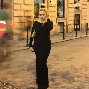 Mollie Gallagher Instagram - I wasn’t ready for the first pic but that’s how I like it <3