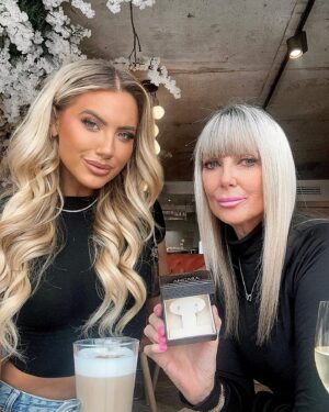 Mollie Salmon Instagram - Everybody knows diamonds are a girls best friend so why not treat your mum this Mother’s Day ? 

Promo code: IF140MOLL  for 14% off jewellery and free gifts with every purchase.

#GemOfAMum #GiftWithAngara #MothersDay #AngaraGlamSquad #AngaraJewelleryUK #ad