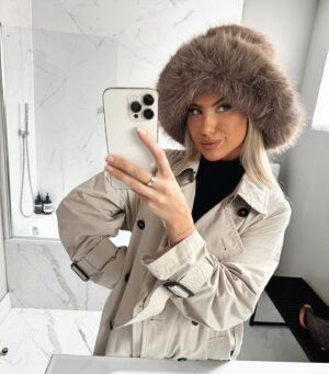 Mollie Salmon Instagram - 🦦