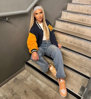 Mollie Salmon Instagram - Your daily dose of vitamin C🍊 @lucky7soles #ad