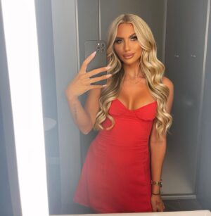 Mollie Salmon Instagram - Bathroom lighting doing bits 💡