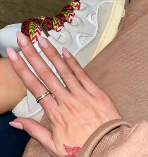 Mollie Salmon Instagram - @thediamondstoreuk giving me the perfect Christmas present this year 💍 #AD

https://www.thediamondstore.co.uk/?utm_source=insta&utm_medium=molliesalmon&utm_idDebbie