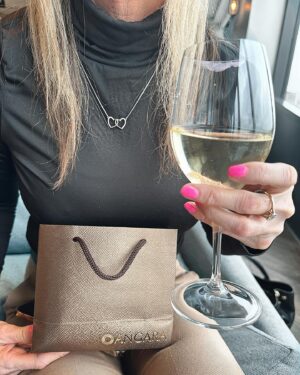 Mollie Salmon Instagram - Everybody knows diamonds are a girls best friend so why not treat your mum this Mother’s Day ? 

Promo code: IF140MOLL  for 14% off jewellery and free gifts with every purchase.

#GemOfAMum #GiftWithAngara #MothersDay #AngaraGlamSquad #AngaraJewelleryUK #ad