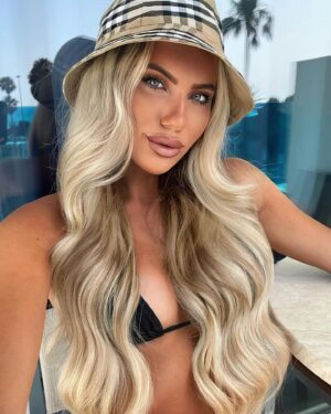 Mollie Salmon Instagram - Thoughts on tonight’s episode 👀 leave your predications below 🏝