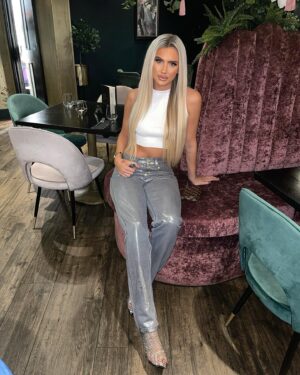Mollie Salmon Instagram - 🙇🏼‍♀️