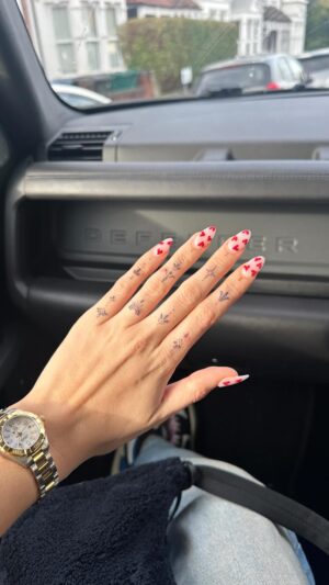 Mollie Salmon Instagram - Hand jewels with @certifiedletterboy ✨