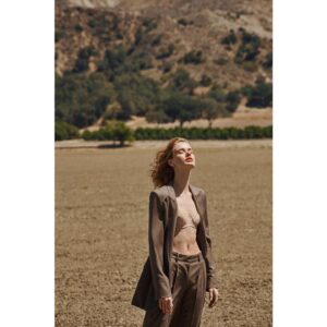 Molly Cranna Instagram - @thenancyschneider in all her glory!! Really loved this shoot with a super special team and a very patient model :)

Styled by @annieandhannah // HMU @alyssafall 💋👌