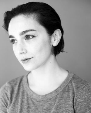 Molly Ephraim Instagram - Hi, guys! I’m on @theactonhulu next week, & got to play with the ridonkulously talented @joeyking. Check me out! I wear a suit! 📸: @fahey_foto