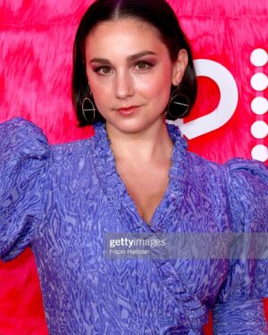 Molly Ephraim Instagram - Mom went out! 💅🏻 So excited for everyone to see the insane pink confection that is Angelyne on @peacocktv May 19th! @emmy is unrecognizable and incredible!!!🦄

hair: @ianjameshair 
face: @lizlash 
earrings: @rformstudio 
dress: @ganni 
body: several layers of spanx generously lent to me by the costume dept of Perry Mason 😅