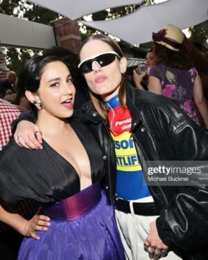 Molly Ephraim Instagram - ✨premiereeee!✨ got to wear a fancy-ass dress and feel like a real fancy-ass! show’s out in a week! catch me, my unborn child, and all my very hot friends on @leagueonprime on aug 12th! 

💕💗💕🧞‍♀️face beautification by @lizlash and hair coiffed by @eddie_cook 🧞‍♀️💕💕💗